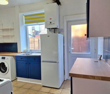 2 bedroom terraced house to rent - Photo 5