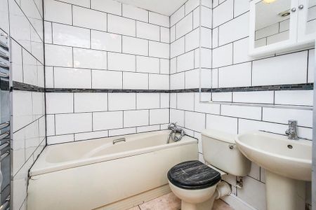 3 bedroom terraced house to rent - Photo 5