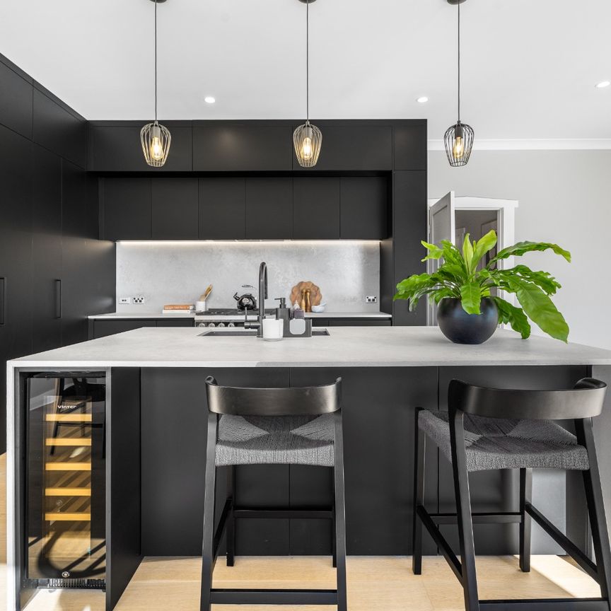 Mt Eden - 4 Bedroom - Photo 1