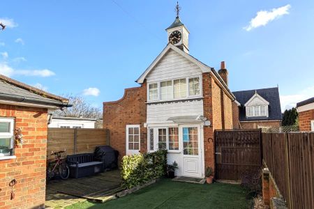 156 High Street, Woking - 1 bedroomProperty for lettings - Seymours - Photo 2