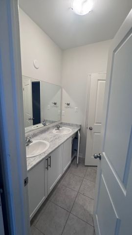 For Lease - 1222 Plymouth Drive, Oshawa, Ontario - Photo 2