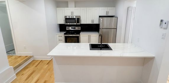 3½ For Rent — Ville-Marie — $1850/mo - Photo 2