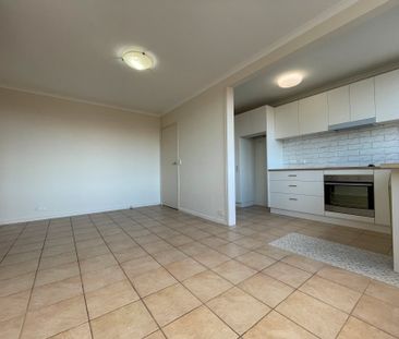 2-Bedroom Apartment in the Heart of Brunswick! - Photo 2
