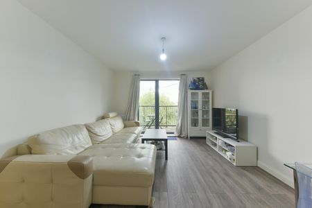 2 Bed Flat, Warburg Court, NW9 - Photo 5