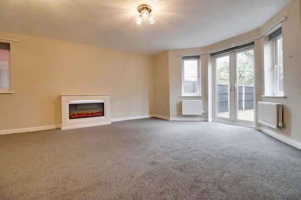 4 bedroom semi-detached house to rent - Photo 1