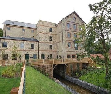 Mill Park Gardens, Mildenhall, Bury St. Edmunds, Suffolk, IP28 - Photo 4