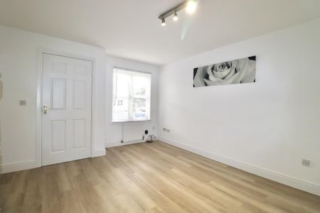 2 bedroom semi-detached house to rent - Photo 2