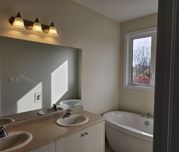 For Lease - 2080 Coppenwood Common N/A, Burlington, Ontario - Photo 3