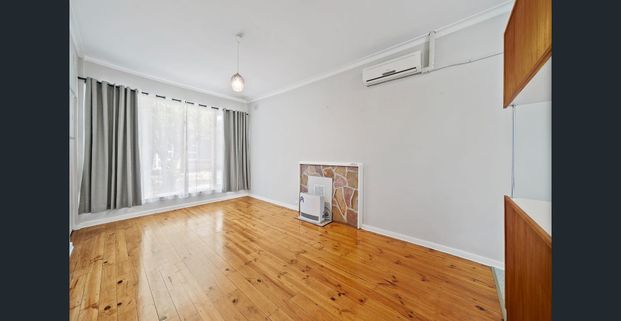 Bright, Comfortable Unit Living in Leafy Clarence Park - Photo 1