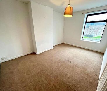 Carlinghow Hill, Batley, WF17 - Photo 1