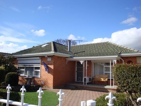 Charming Family Home in Elizabeth Downs! Neat 3 Bedroom Home - Photo 5