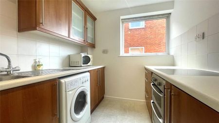 2 bedroom apartment to rent - Photo 2