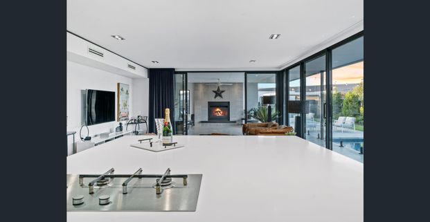 Executive Serviced Accommodation for up to 8 guests - Photo 1