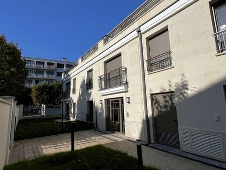 Location Appartement 1 pièce 28m² ST MAUR DES FOSSES 94100 - Photo 2