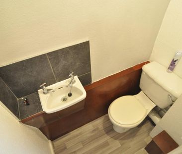 3 bedroom townhouse to rent - Photo 6