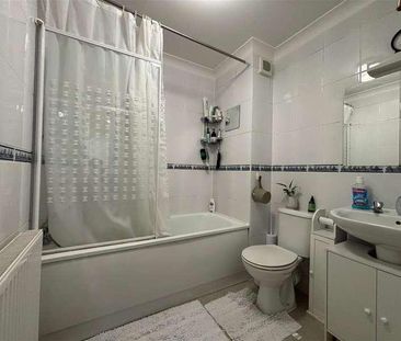 Bellevue Road, Cowes, PO31 - Photo 6