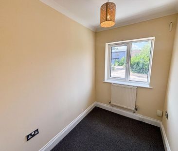 4 bedroom terraced house to rent - Photo 3