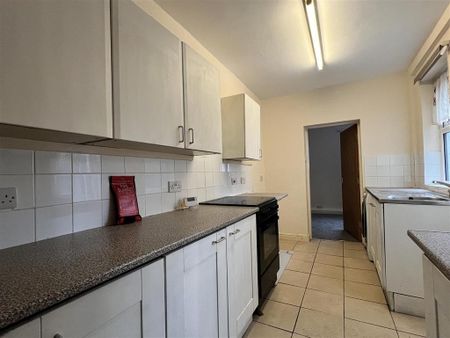 2 bedroom ground floor flat to rent - Photo 5