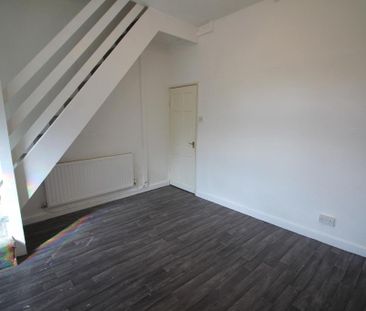 2 bedroom end of terrace house to rent - Photo 1
