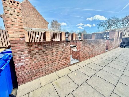 2 bedroom Flat To Let - Photo 2