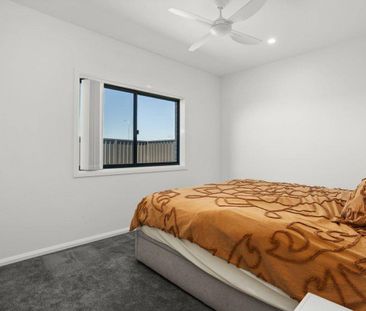 Spacious Family Home with Quality Finishes in a Sought-After Location - Photo 5