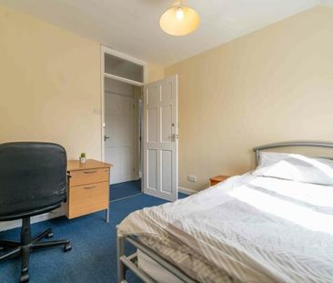 107 Alcuin Avenue - Photo 2