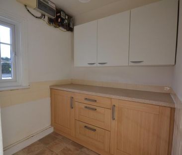 3 bedroom semi-detached house to rent - Photo 6