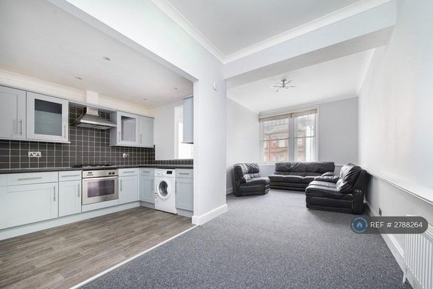 3 bedroom flat to rent - Photo 1