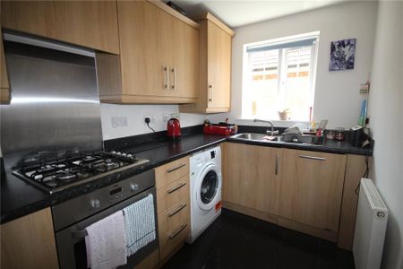 3 bedroom semi-detached house to rent - Photo 4