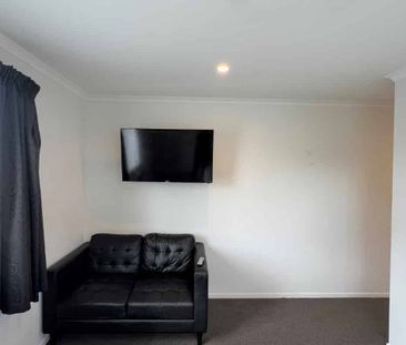 Modern Studio living - Photo 1