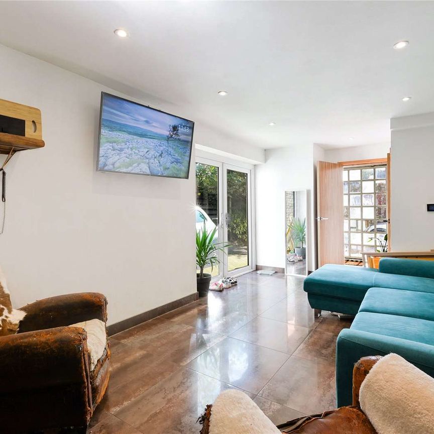 St. Frideswides Mews, London, E14 6LN - Photo 1