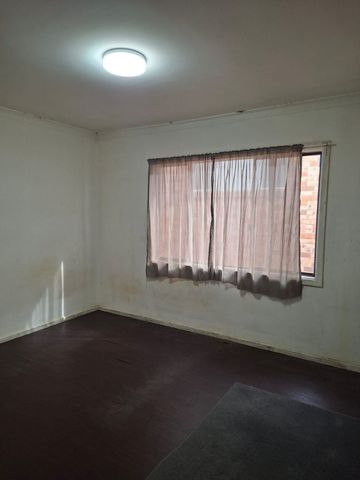 Comfortable Private Bedroom - Convenient Auburn Location - Photo 3