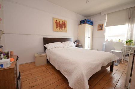 3 bedroom flat to rent - Photo 3