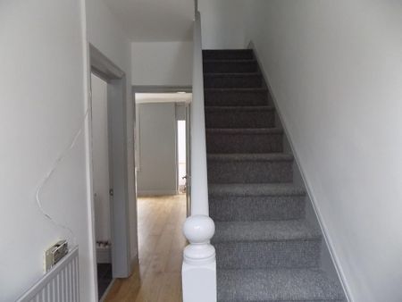 2 bedroom end of terrace house to rent - Photo 3