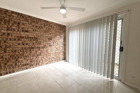 Townhouse Living! - Photo 3