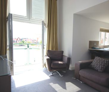 3 bedroom Apartment to let - Photo 4