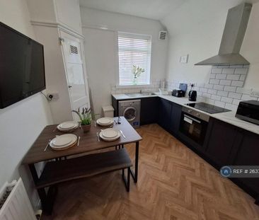1 bedroom in a flat share to rent - Photo 3