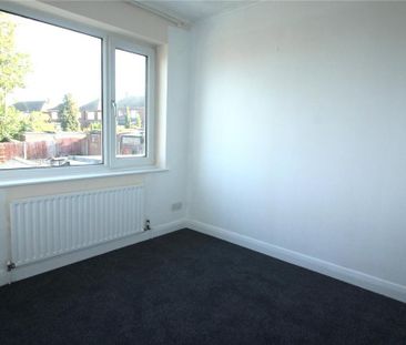 4 bedroom end of terrace house to rent - Photo 1