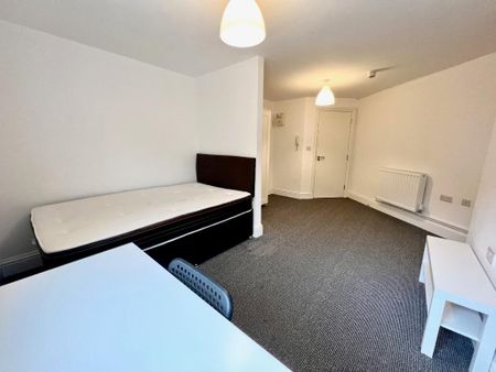 1 bedroom in a house share to rent - Photo 4