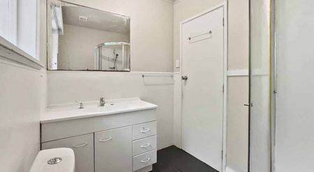 Cheapest 3 Bedroom Rental Home in Panmure - Photo 3