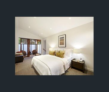 FAMILY HOME WITH LOADS OF NATURAL LIGHT IN THE PARK PRECINCT - Photo 3