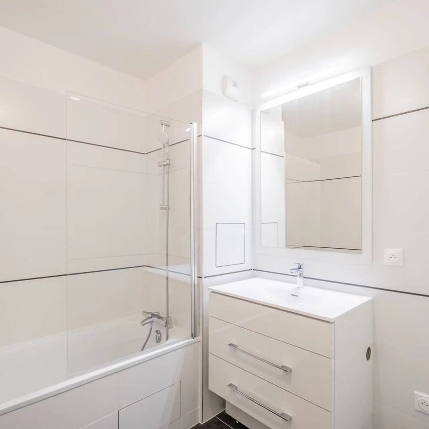Rental Apartment Courbevoie Marceau - République - Photo 2
