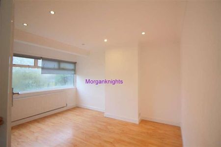 Deynecourt Gardens, Wanstead, E11 - Photo 5