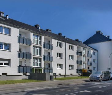 Gepflegte 3 Zimmer - Wohnung mit weissem Wannenbad und Balkon - Photo 2