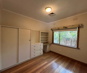 625 Elgar Rd, Mont Albert North - Photo 2