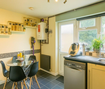 2 bedroom semi-detached house to rent - Photo 5