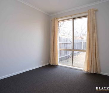 Single level, three bedroom townhouse - Photo 5