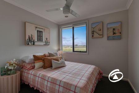 22 Bronnie Street, 3978, Clyde North Vic - Photo 2