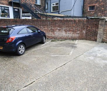 2 bedroom flat to rent - Photo 2