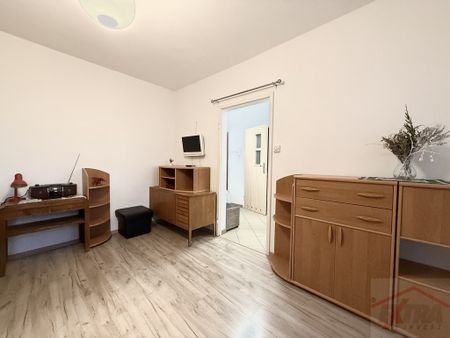 Kawalerka z balkonem w bloku z windą (436229) - Zdjęcie 2